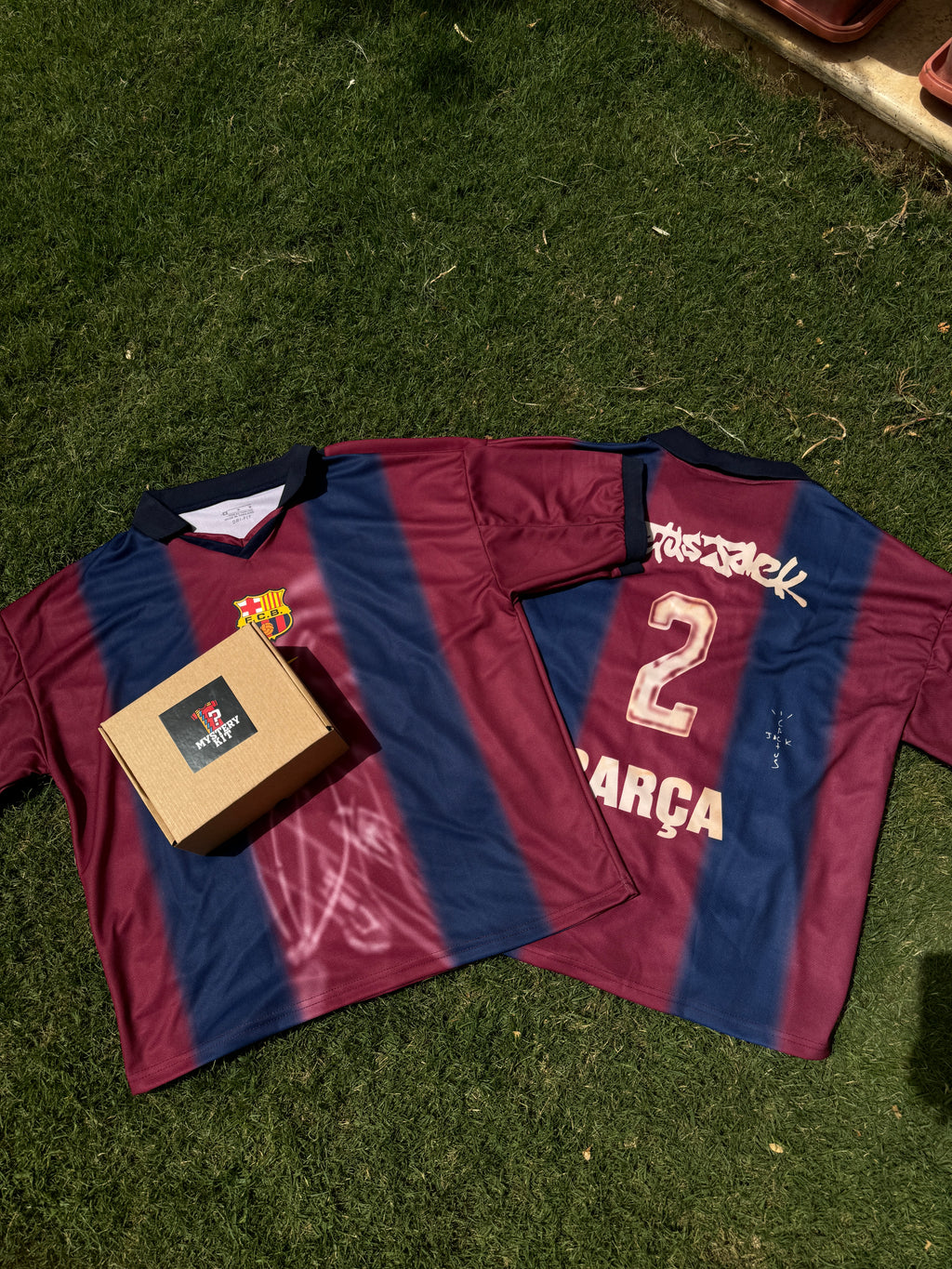 Barcelona x Travis Scott Vintage 2000/01 Home Skeleton Kit