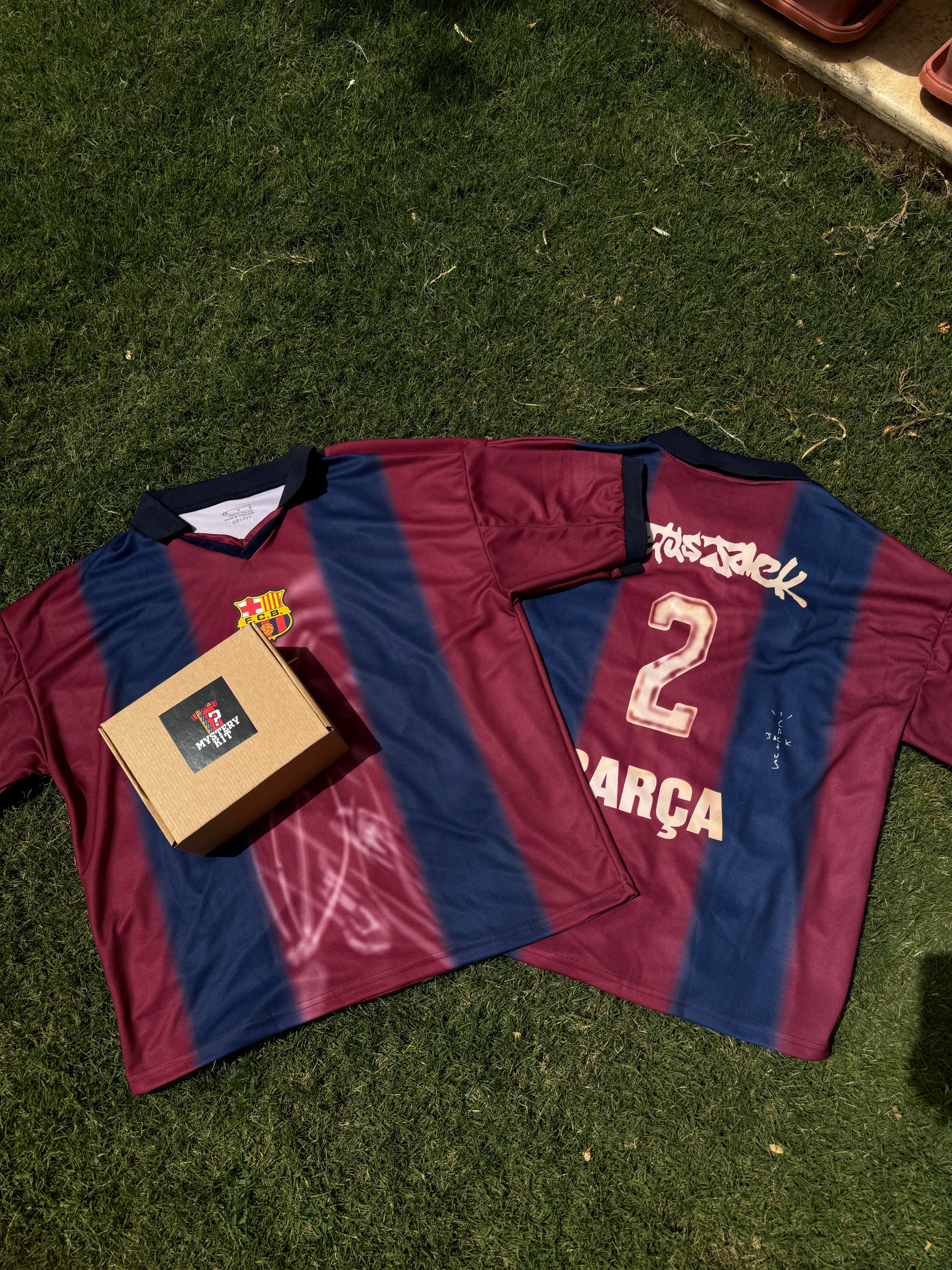 Barcelona x Travis Scott Vintage 2000/01 Home Skeleton Kit